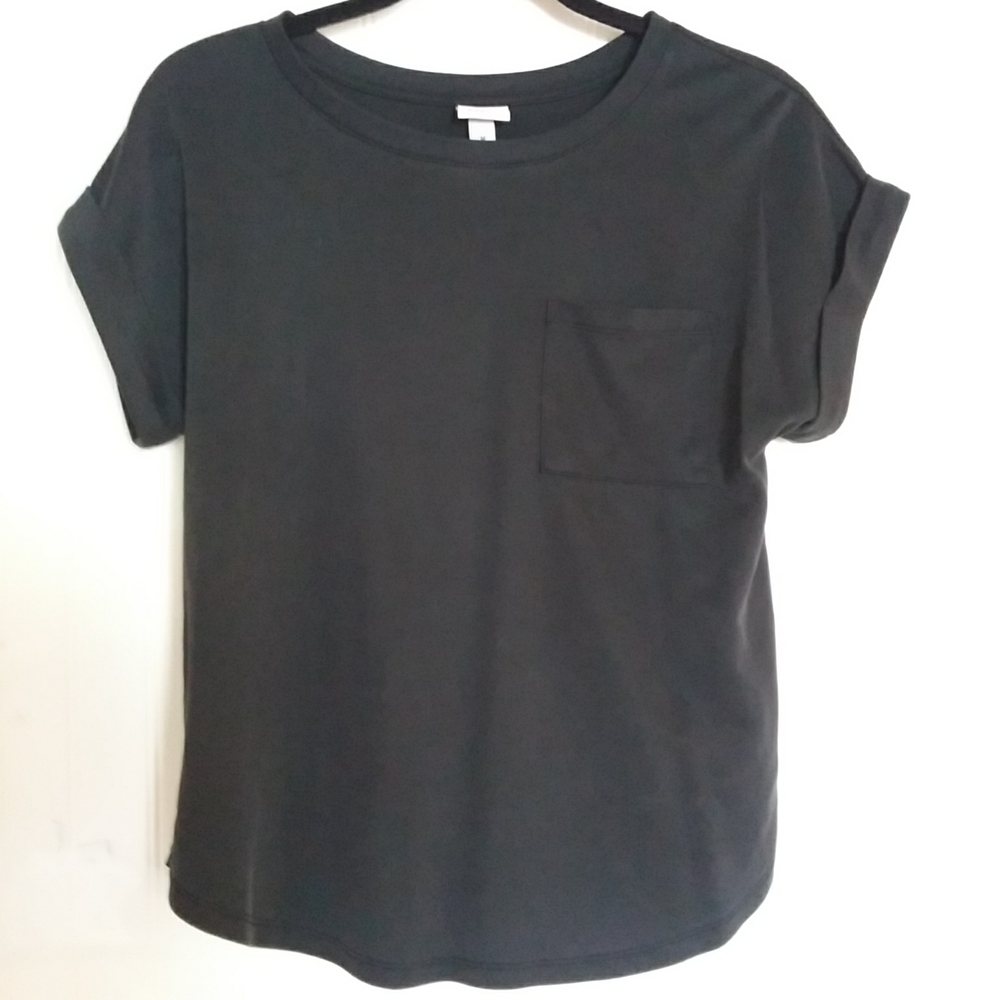 A NEW DAY little black tee shirt. Size medium.